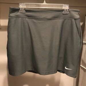 NIKE grey golf/tennis skort size Large BRAND NEW
